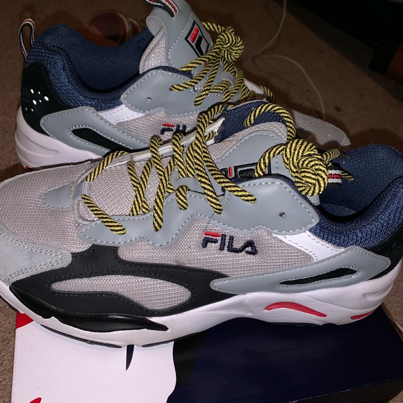 fila ray grade school shoes